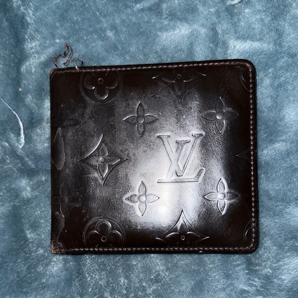 Louis Vuitton dark brown Vernis double snap Wallet damaged